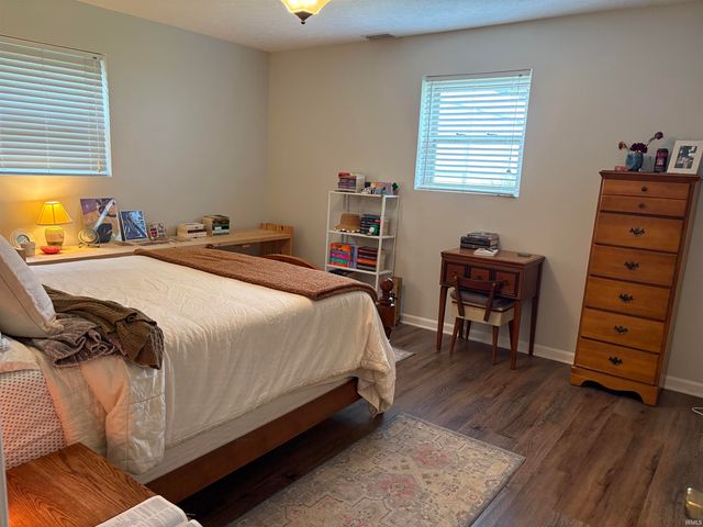 9844 Powers Drive, Newburgh, IN 47630