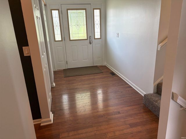 9844 Powers Drive, Newburgh, IN 47630