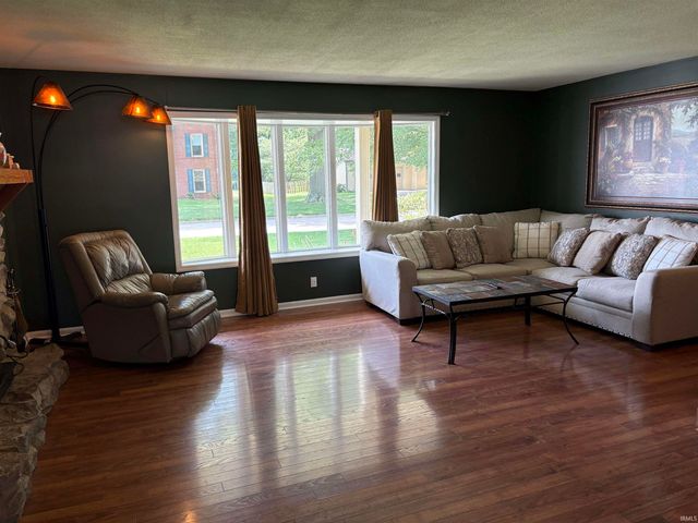 9844 Powers Drive, Newburgh, IN 47630