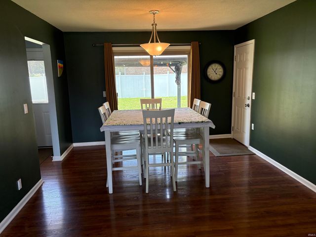 9844 Powers Drive, Newburgh, IN 47630