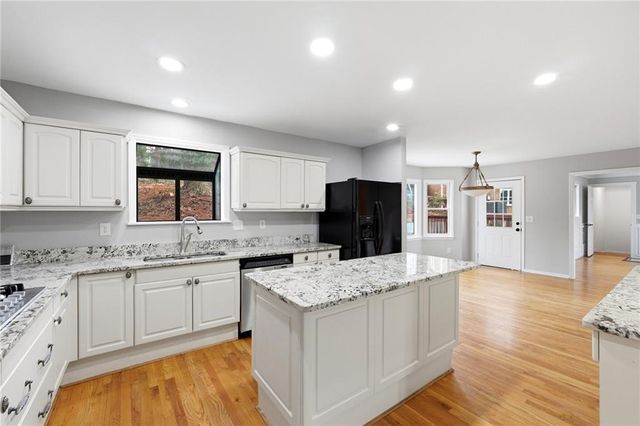 220 Clipper Bay Drive, Alpharetta, GA 30005