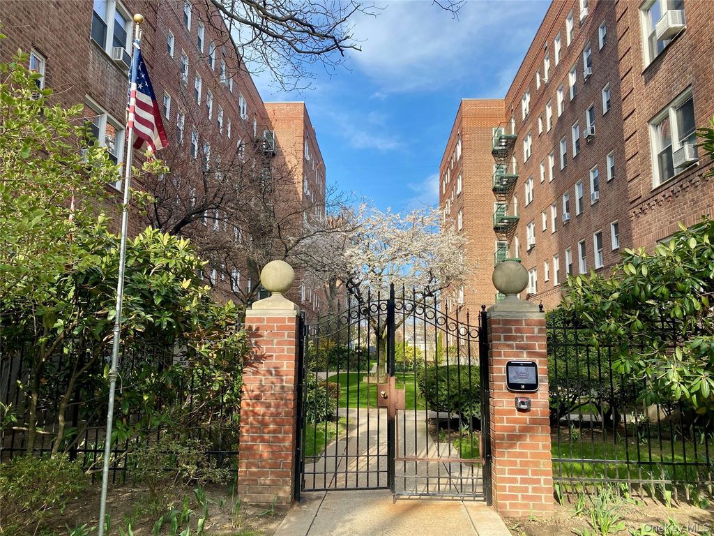 22 Mulford Place 5C, Hempstead, NY 11550 — photo 2