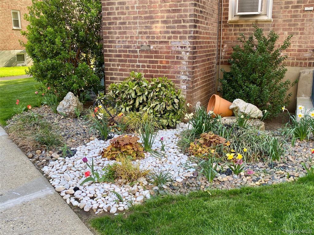 22 Mulford Place 5C, Hempstead, NY 11550 — photo 5