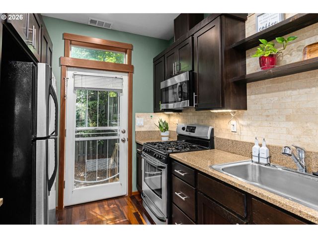 5005 Sw VIEW POINT Ter, Portland, OR 97239