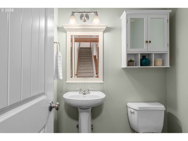 5005 Sw VIEW POINT Ter, Portland, OR 97239