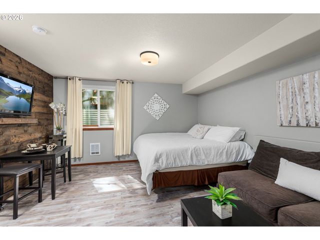 5005 Sw VIEW POINT Ter, Portland, OR 97239