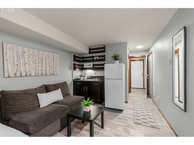 5005 Sw VIEW POINT Ter, Portland, OR 97239