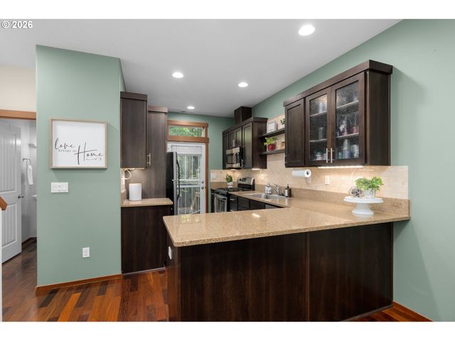 5005 Sw VIEW POINT Ter, Portland, OR 97239