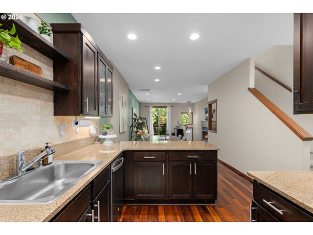 5005 Sw VIEW POINT Ter, Portland, OR 97239