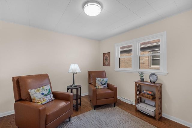 102 S Highland AVENUE, Thiensville, WI 53092