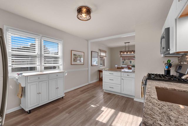 102 S Highland AVENUE, Thiensville, WI 53092