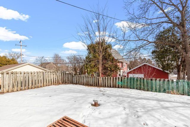 102 S Highland AVENUE, Thiensville, WI 53092