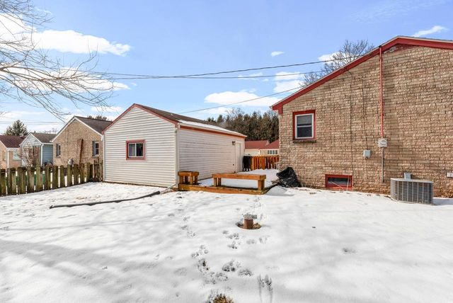 102 S Highland AVENUE, Thiensville, WI 53092