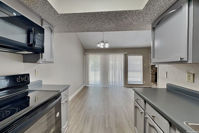 7527 Ledgebrook Drive, San Antonio, TX 78244