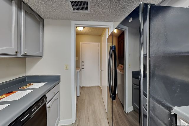 7527 Ledgebrook Drive, San Antonio, TX 78244