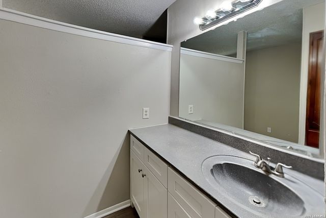 7527 Ledgebrook Drive, San Antonio, TX 78244