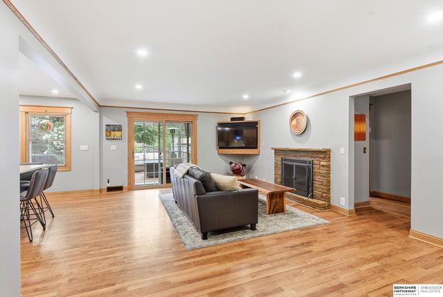 7910 Dewey Avenue, Omaha, NE 68114