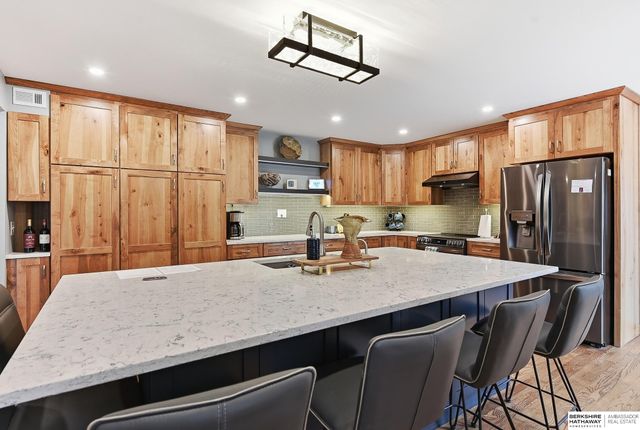 7910 Dewey Avenue, Omaha, NE 68114