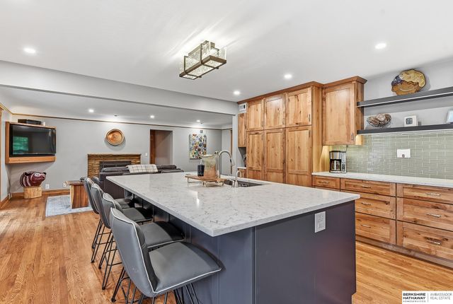 7910 Dewey Avenue, Omaha, NE 68114