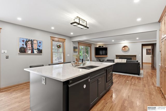7910 Dewey Avenue, Omaha, NE 68114