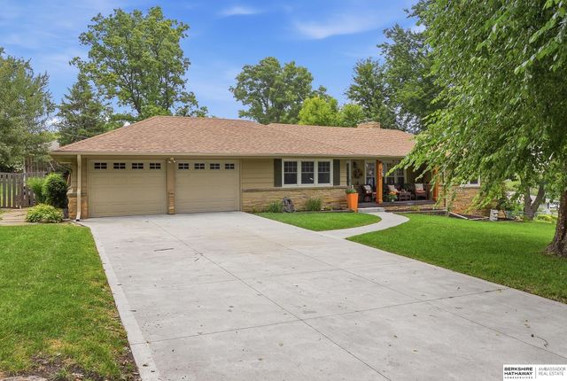 7910 Dewey Avenue, Omaha, NE 68114