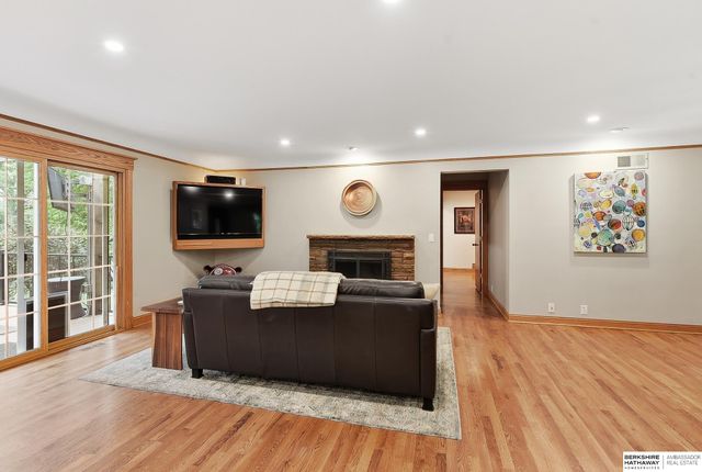 7910 Dewey Avenue, Omaha, NE 68114
