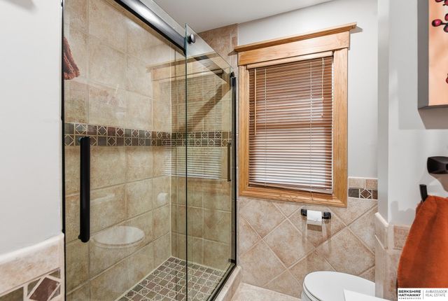 7910 Dewey Avenue, Omaha, NE 68114