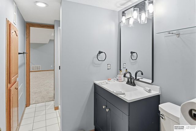 7910 Dewey Avenue, Omaha, NE 68114