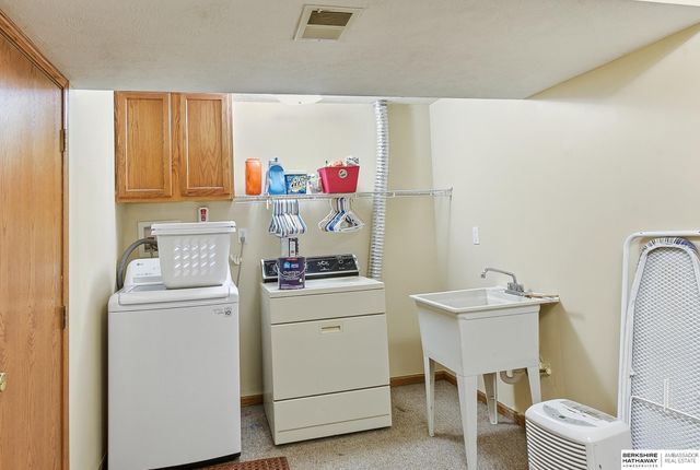 7910 Dewey Avenue, Omaha, NE 68114