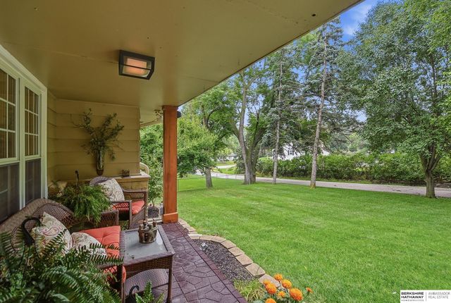 7910 Dewey Avenue, Omaha, NE 68114