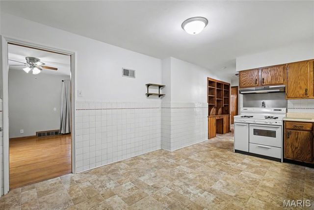 10397 Midland Boulevard, Overland, MO 63114