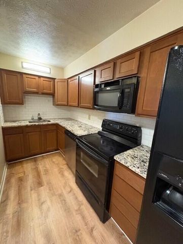 65 E 18th Avenue, Columbus, OH 43201
