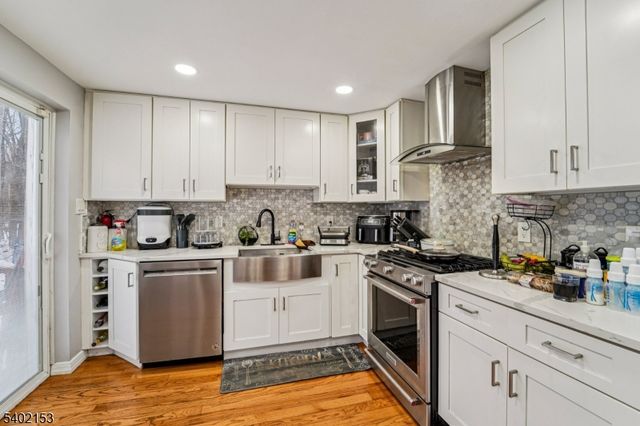 342 Lincoln Ave, Elmwood Park Boro, NJ 07407