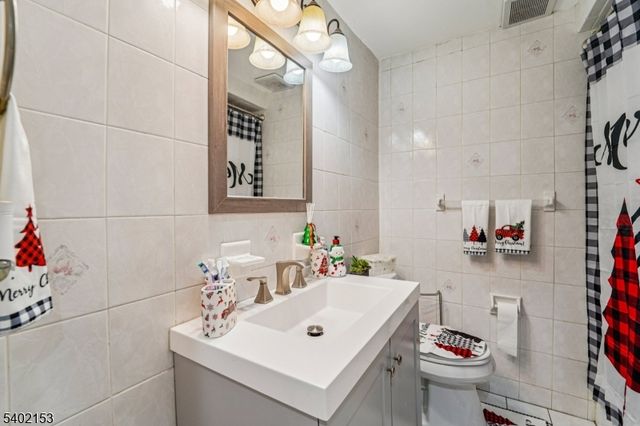 342 Lincoln Ave, Elmwood Park Boro, NJ 07407