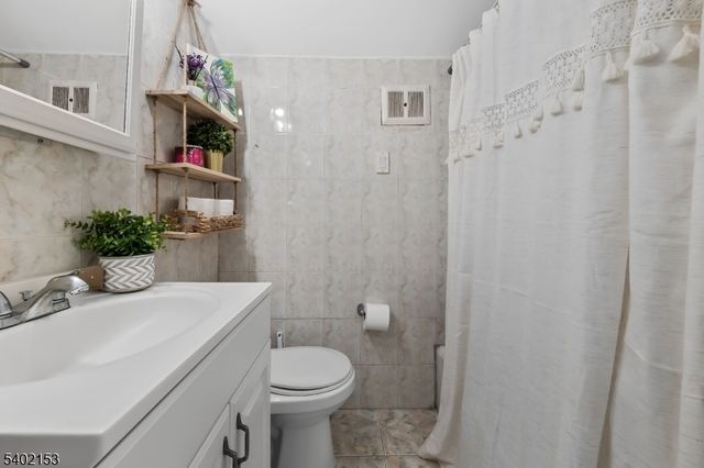 342 Lincoln Ave, Elmwood Park Boro, NJ 07407