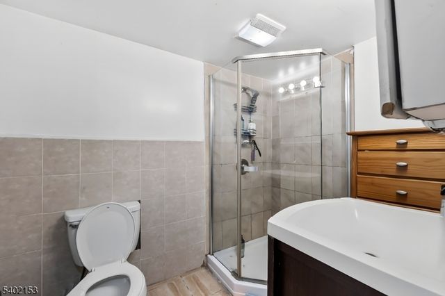 342 Lincoln Ave, Elmwood Park Boro, NJ 07407