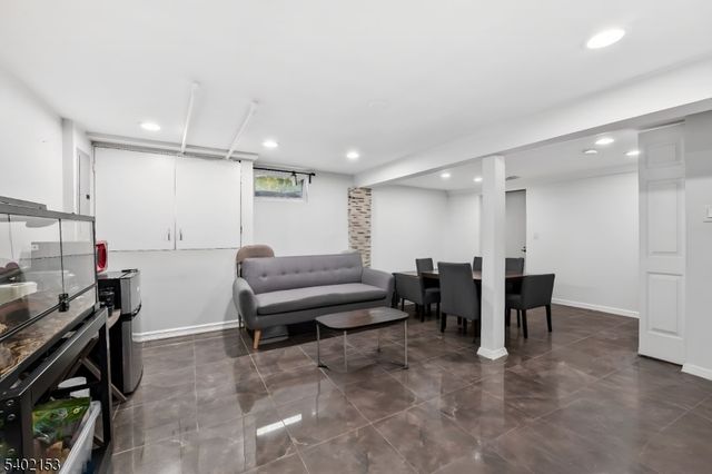 342 Lincoln Ave, Elmwood Park Boro, NJ 07407