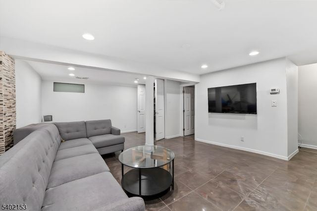 342 Lincoln Ave, Elmwood Park Boro, NJ 07407