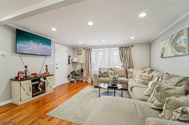 342 Lincoln Ave, Elmwood Park Boro, NJ 07407