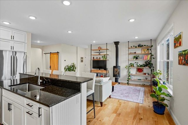 64 Ledge Way, South Burlington, VT 05403