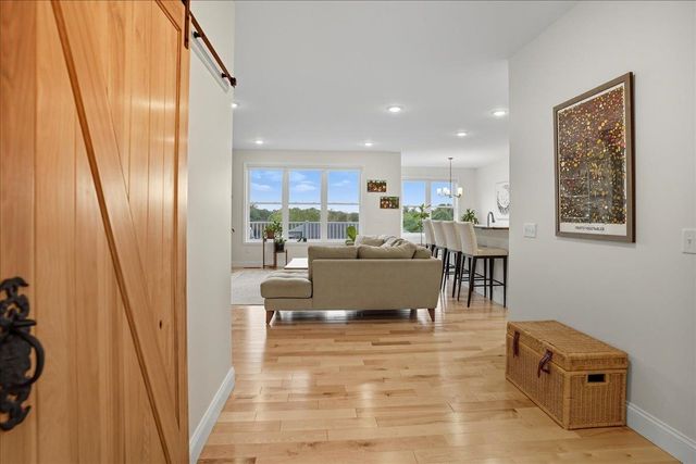 64 Ledge Way, South Burlington, VT 05403