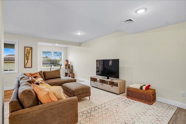 64 Ledge Way, South Burlington, VT 05403