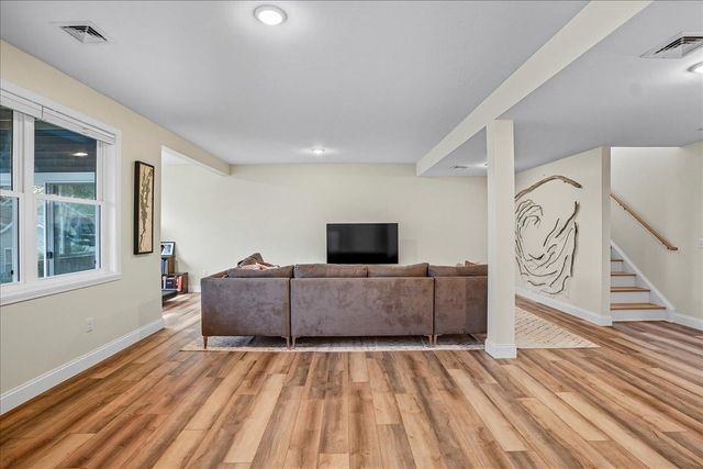 64 Ledge Way, South Burlington, VT 05403