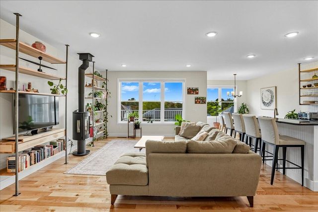 64 Ledge Way, South Burlington, VT 05403