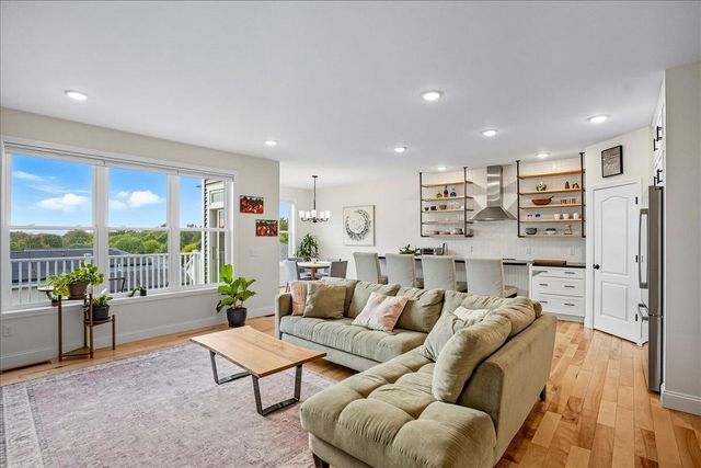 64 Ledge Way, South Burlington, VT 05403