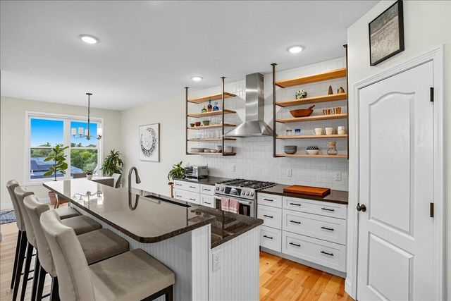 64 Ledge Way, South Burlington, VT 05403