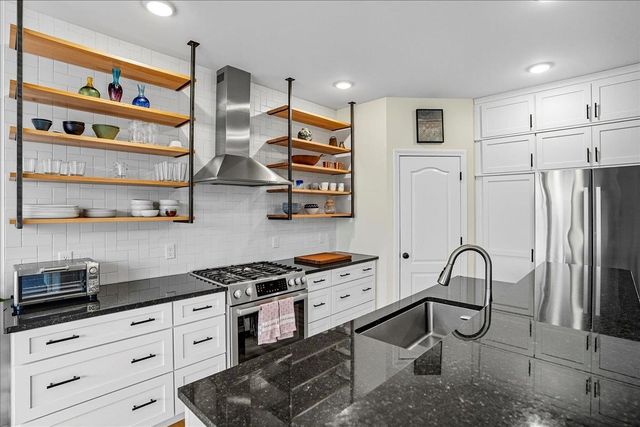 64 Ledge Way, South Burlington, VT 05403