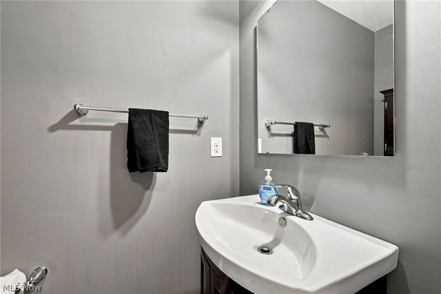 220 Emily Drive, Madison, OH 44057