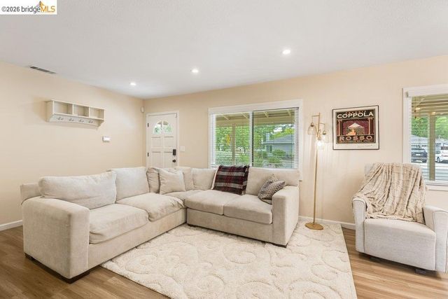 2020 Elinora Dr, Pleasant Hill, CA 94523