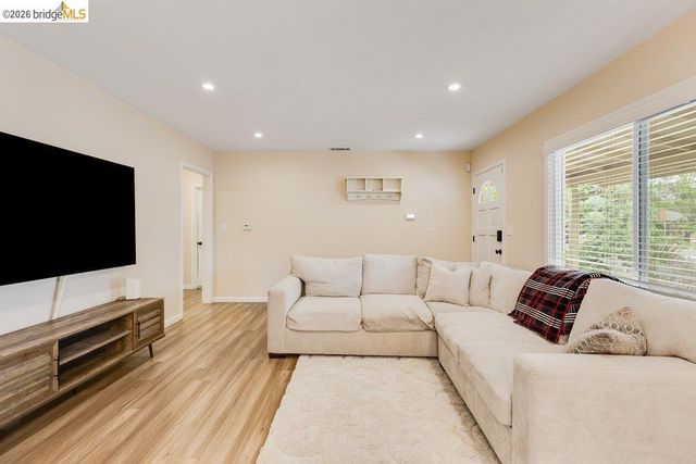 2020 Elinora Dr, Pleasant Hill, CA 94523